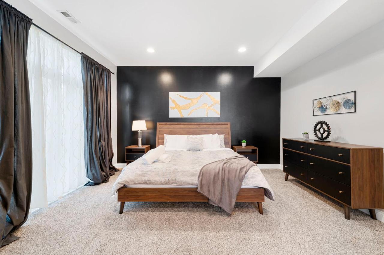 Spacious Luxury Retreat 8 Bed Oasis With 6 Baths * Chicago