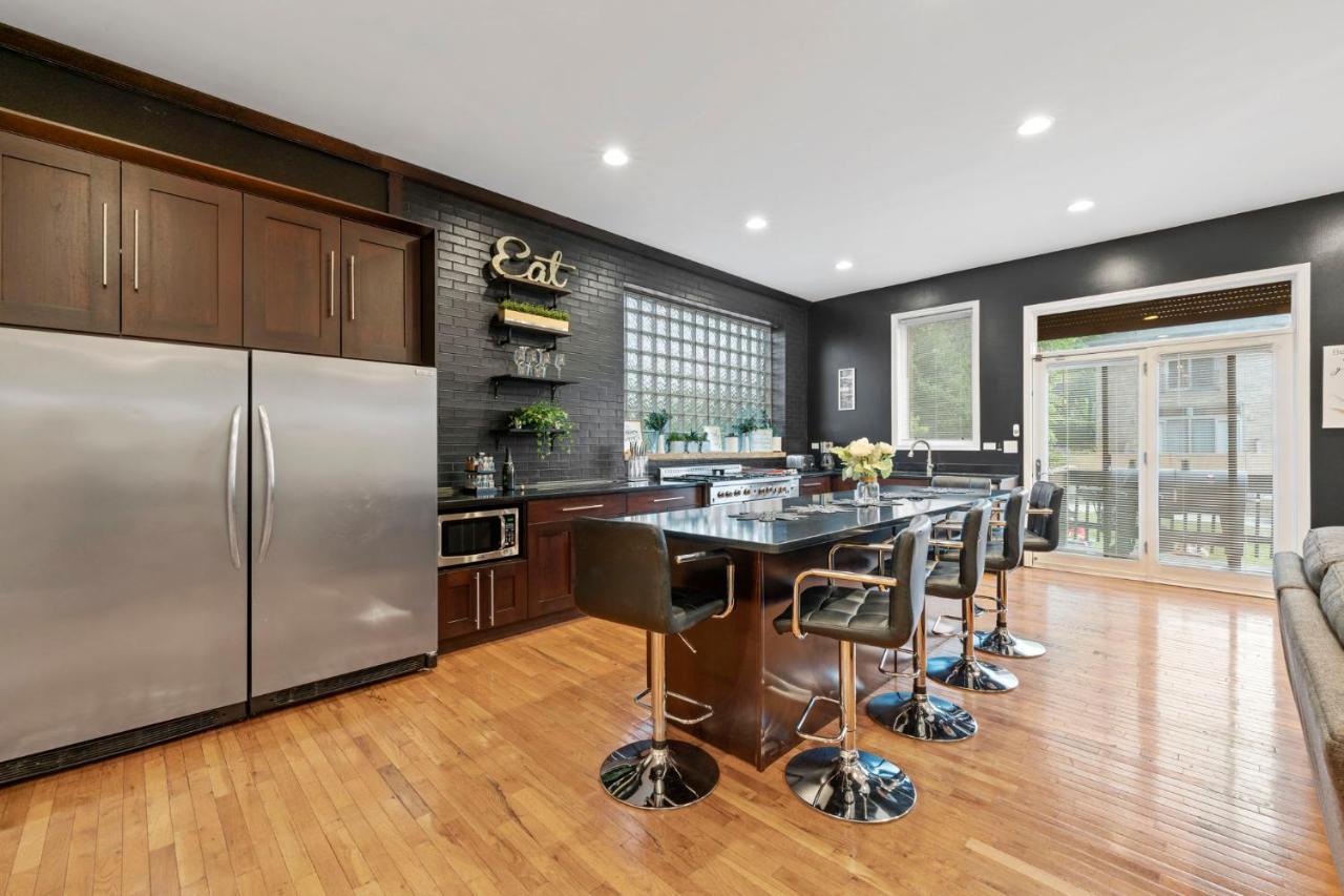Spacious Luxury Retreat 8 Bed Oasis With 6 Baths *