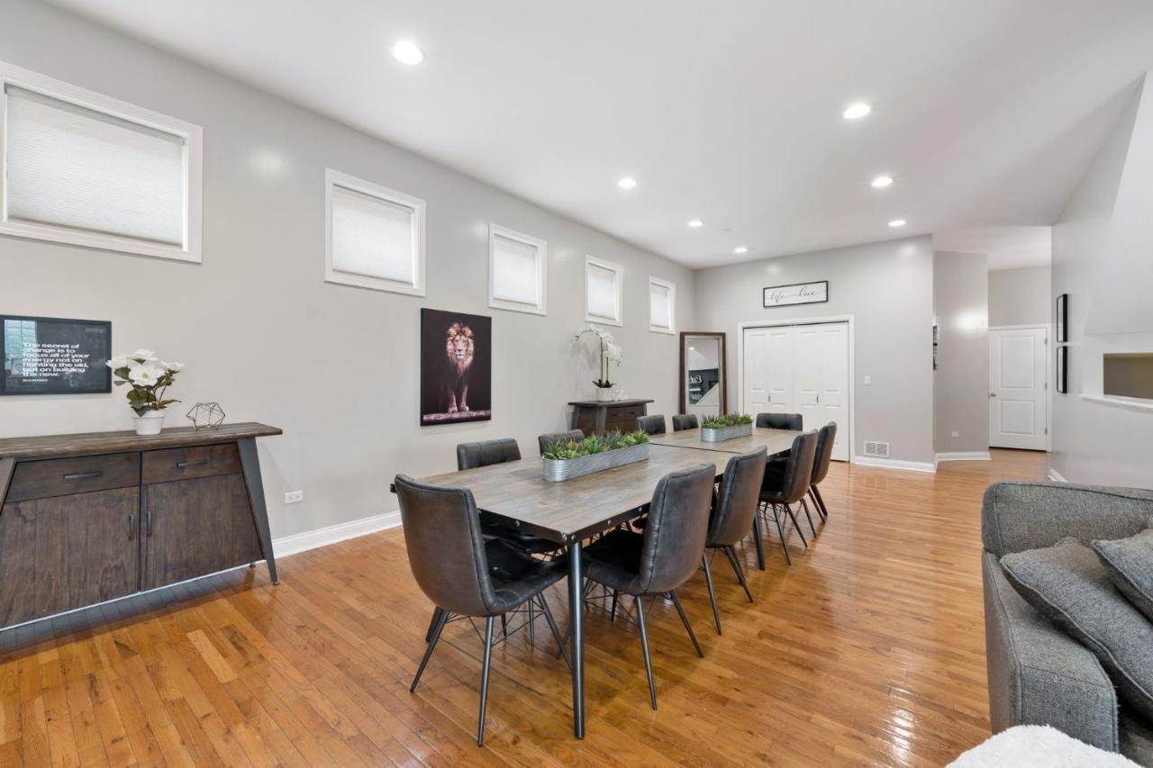 Spacious Luxury Retreat 8 Bed Oasis With 6 Baths * Chicago