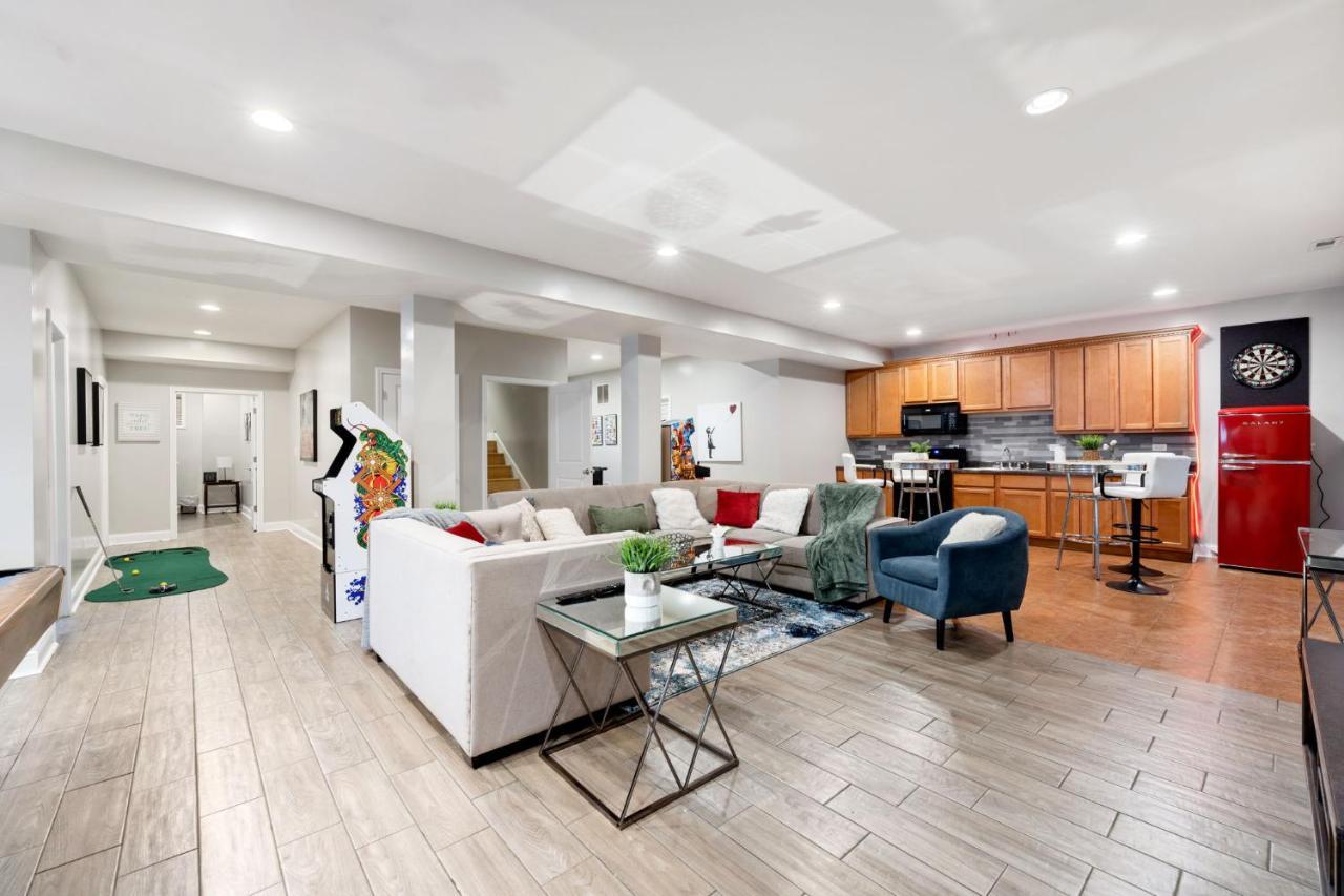 Spacious Luxury Retreat 8 Bed Oasis With 6 Baths