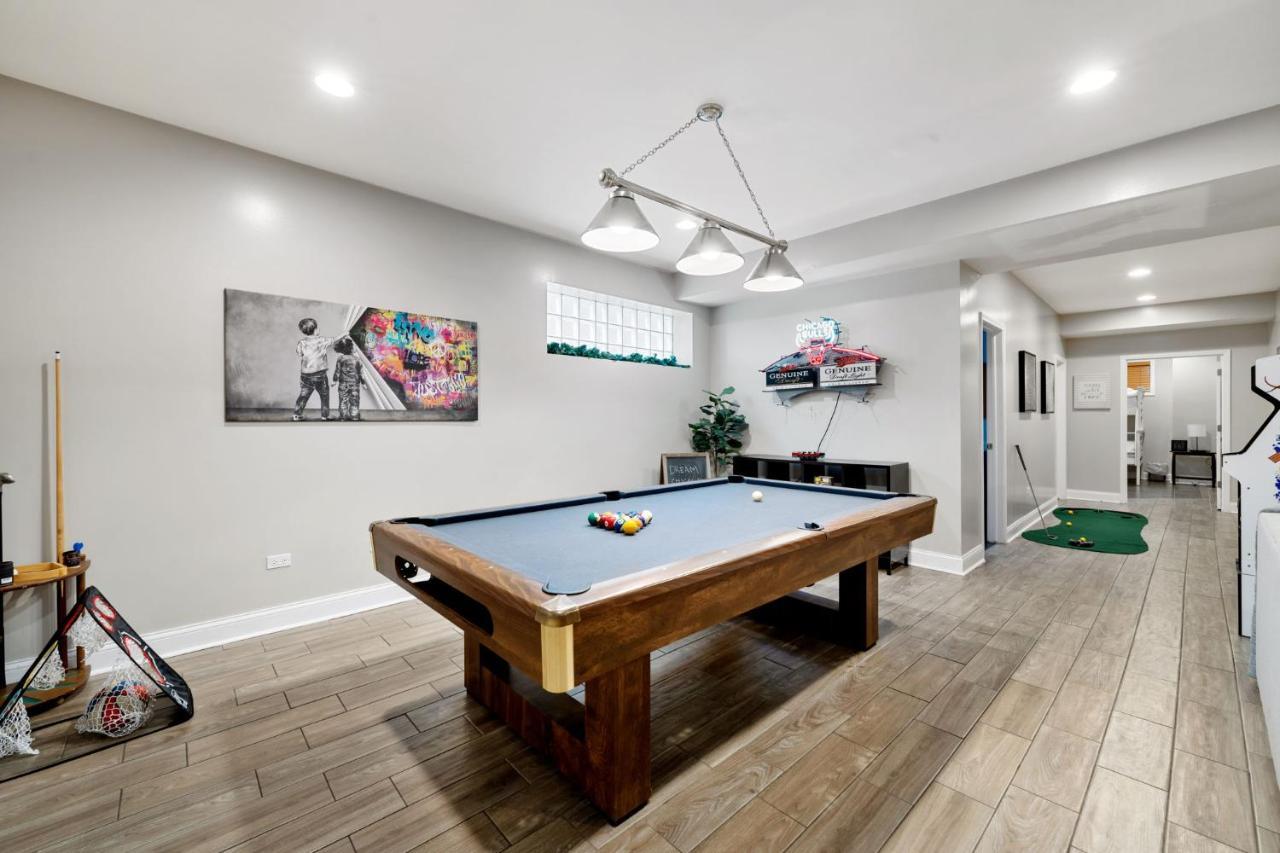 Spacious Luxury Retreat 8 Bed Oasis With 6 Baths Chicago