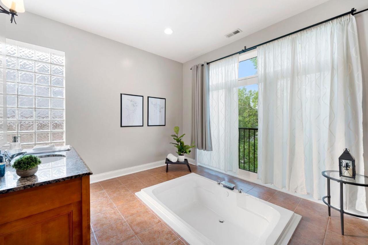Spacious Luxury Retreat 8 Bed Oasis With 6 Baths