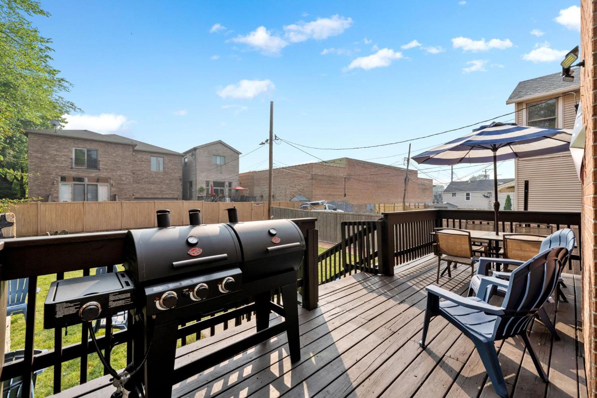 Spacious Luxury Retreat 8 Bed Oasis With 6 Baths Chicago