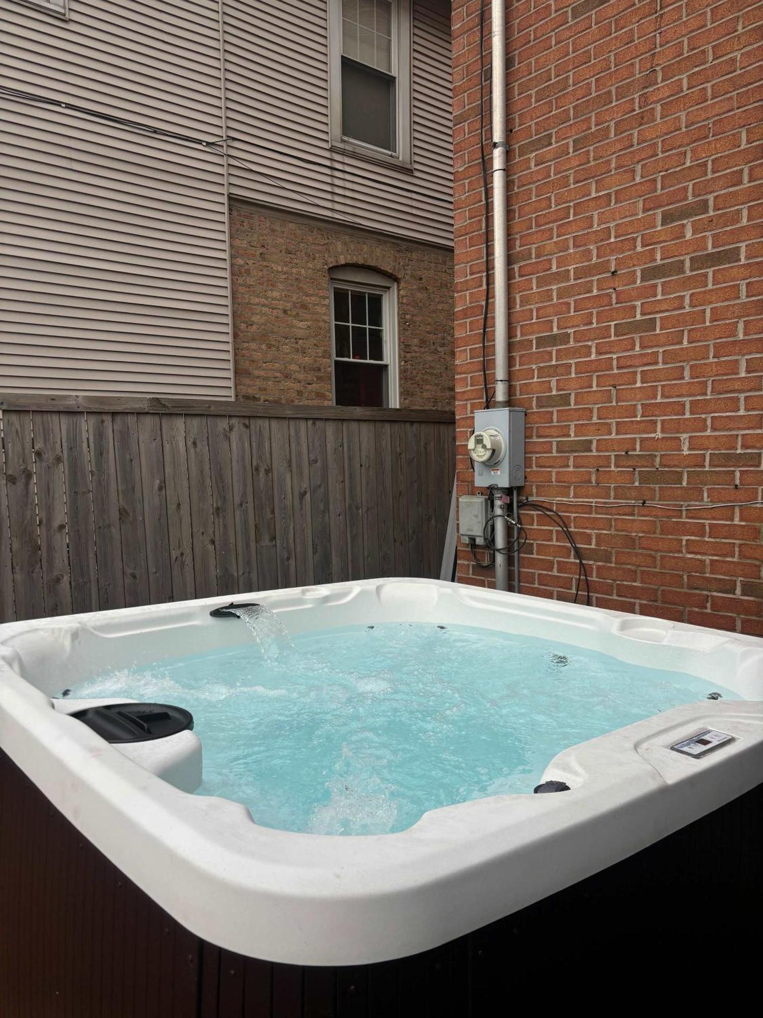 Spacious Luxury Retreat 8 Bed Oasis With 6 Baths *