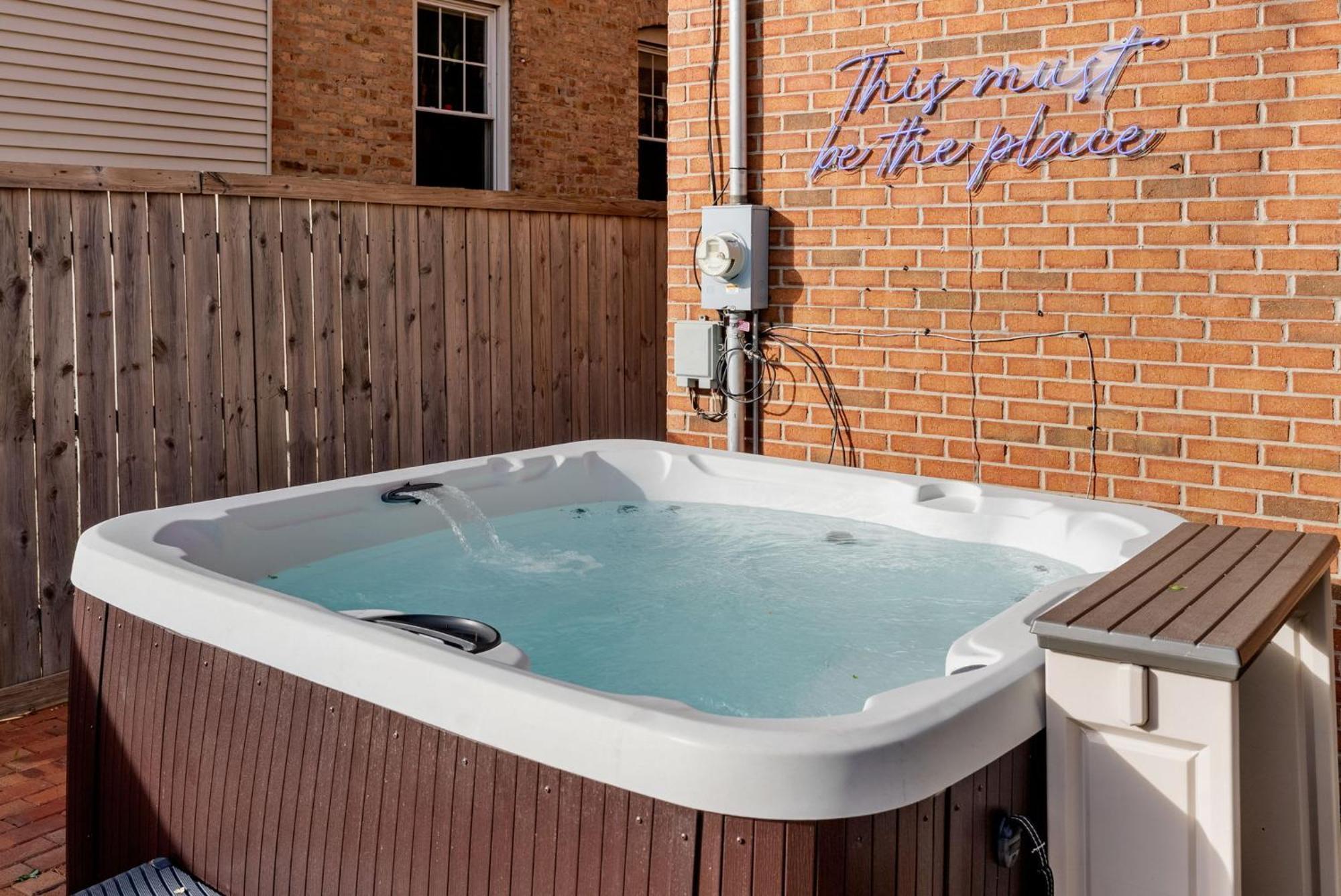 Holiday home Spacious Luxury Retreat 8 Bed Oasis With 6 Baths Chicago
