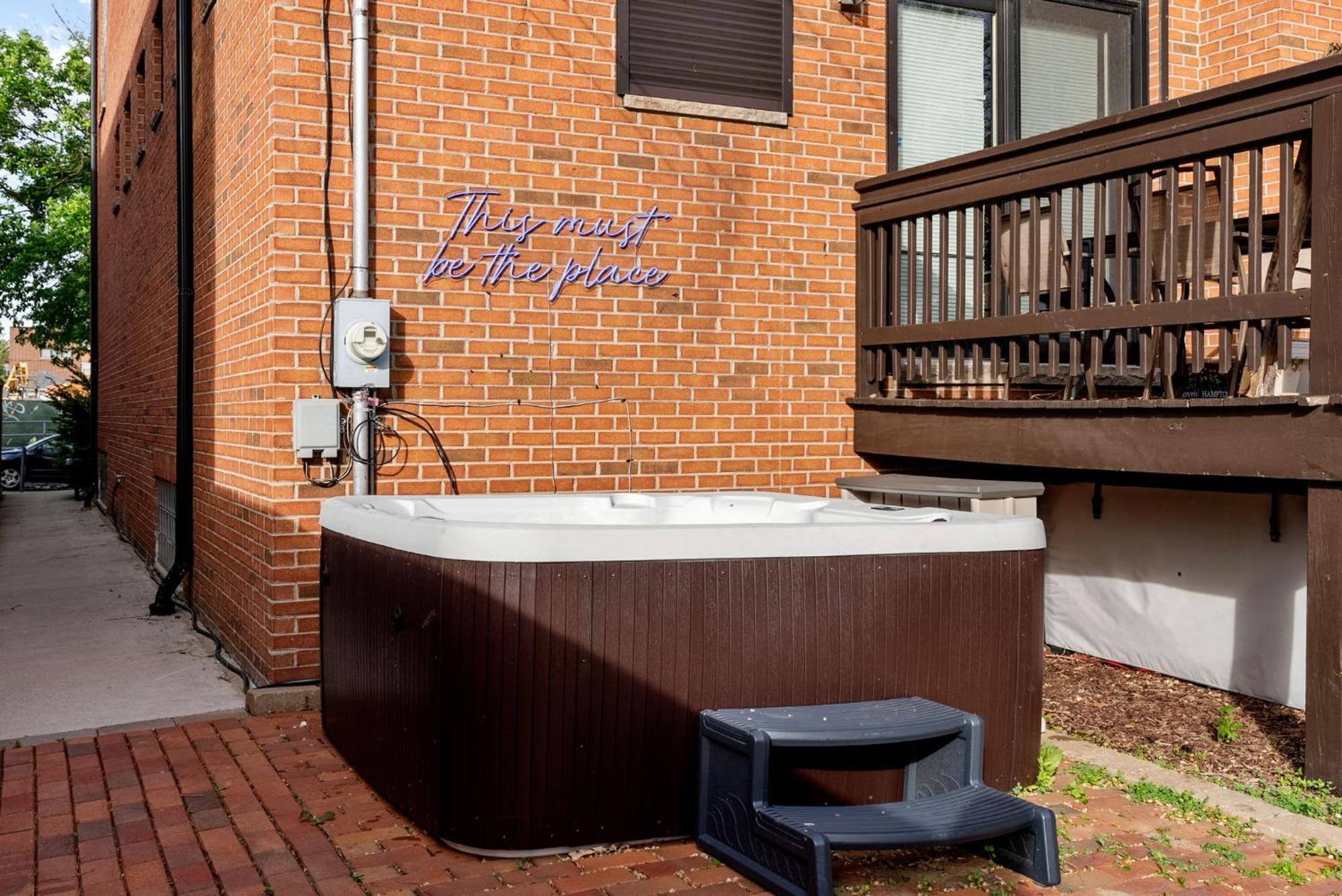 Spacious Luxury Retreat 8 Bed Oasis With 6 Baths Chicago