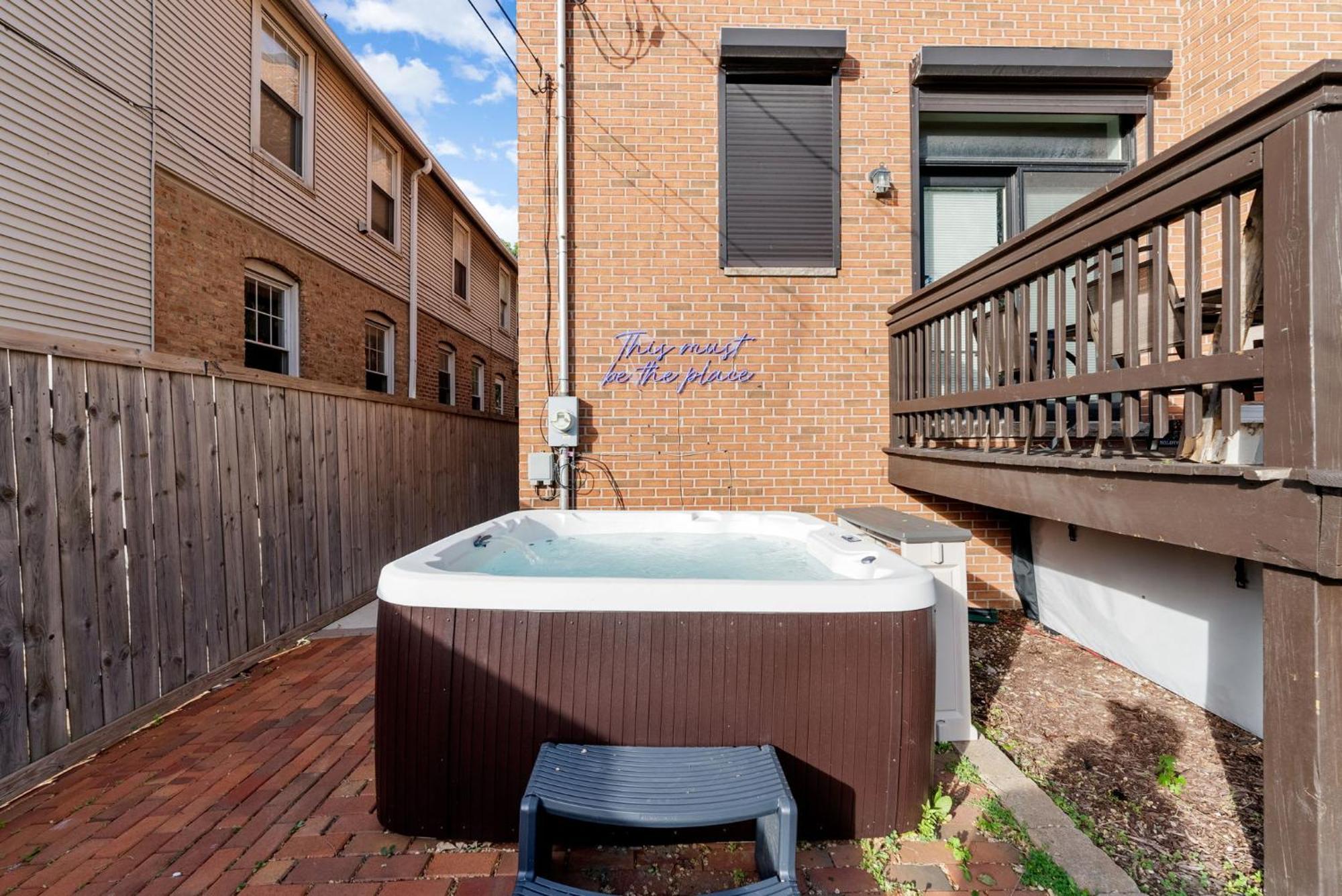 Spacious Luxury Retreat 8 Bed Oasis With 6 Baths *