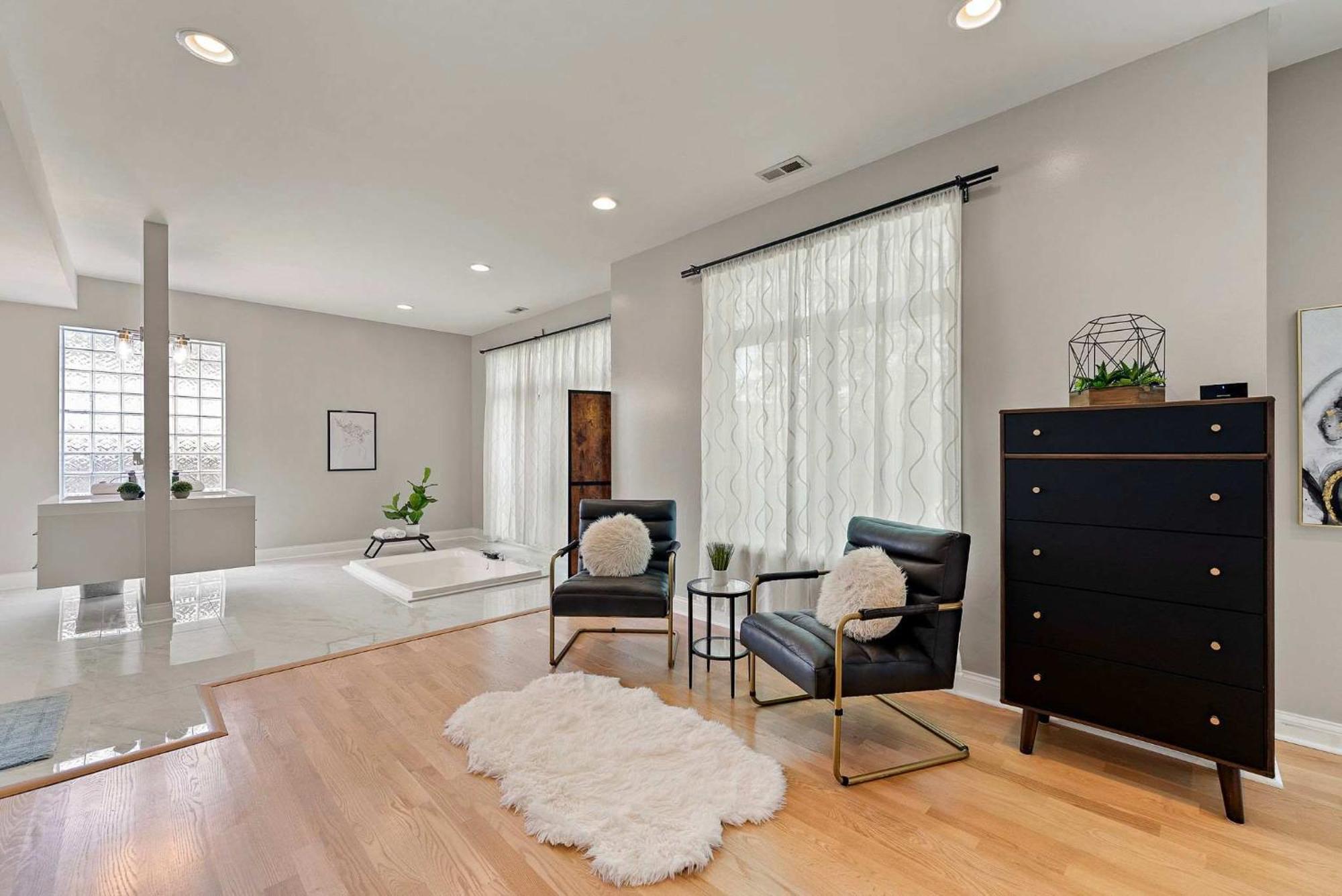 Holiday home Spacious Luxury Retreat 8 Bed Oasis With 6 Baths Chicago