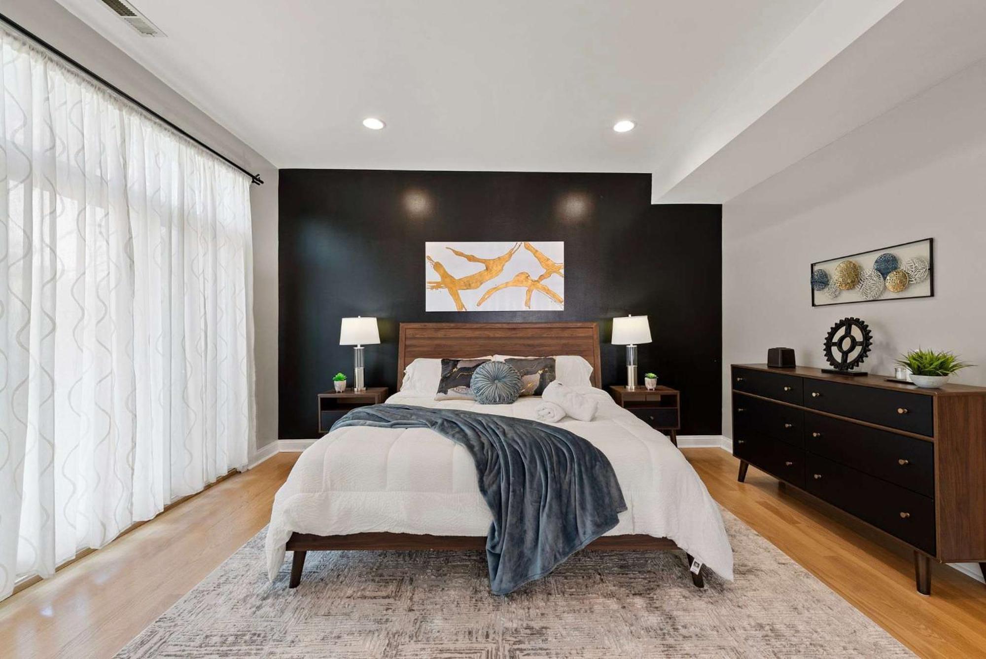 Spacious Luxury Retreat 8 Bed Oasis With 6 Baths