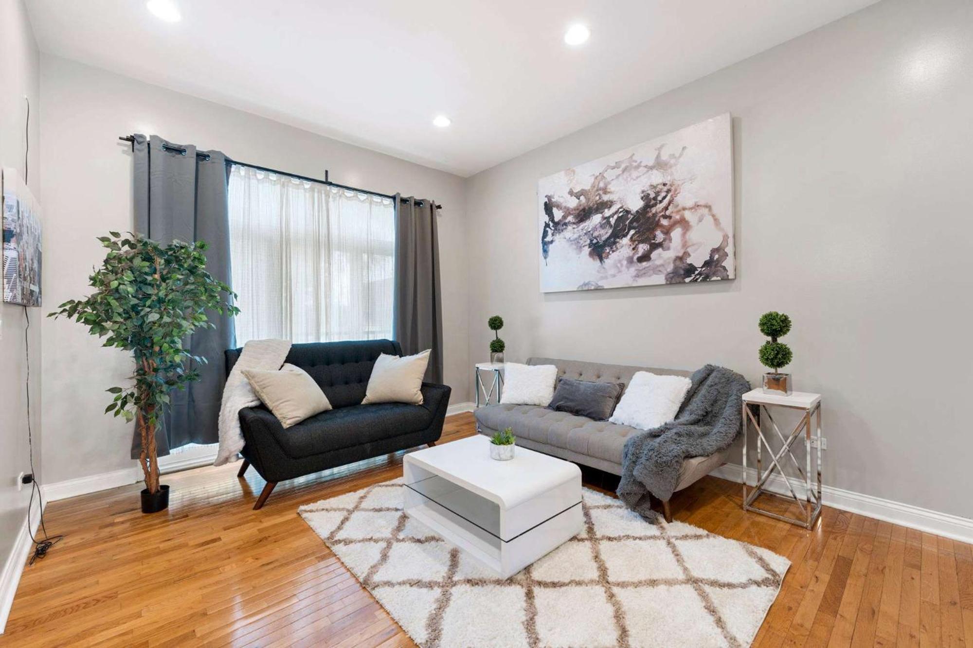 Holiday home Spacious Luxury Retreat 8 Bed Oasis With 6 Baths Chicago